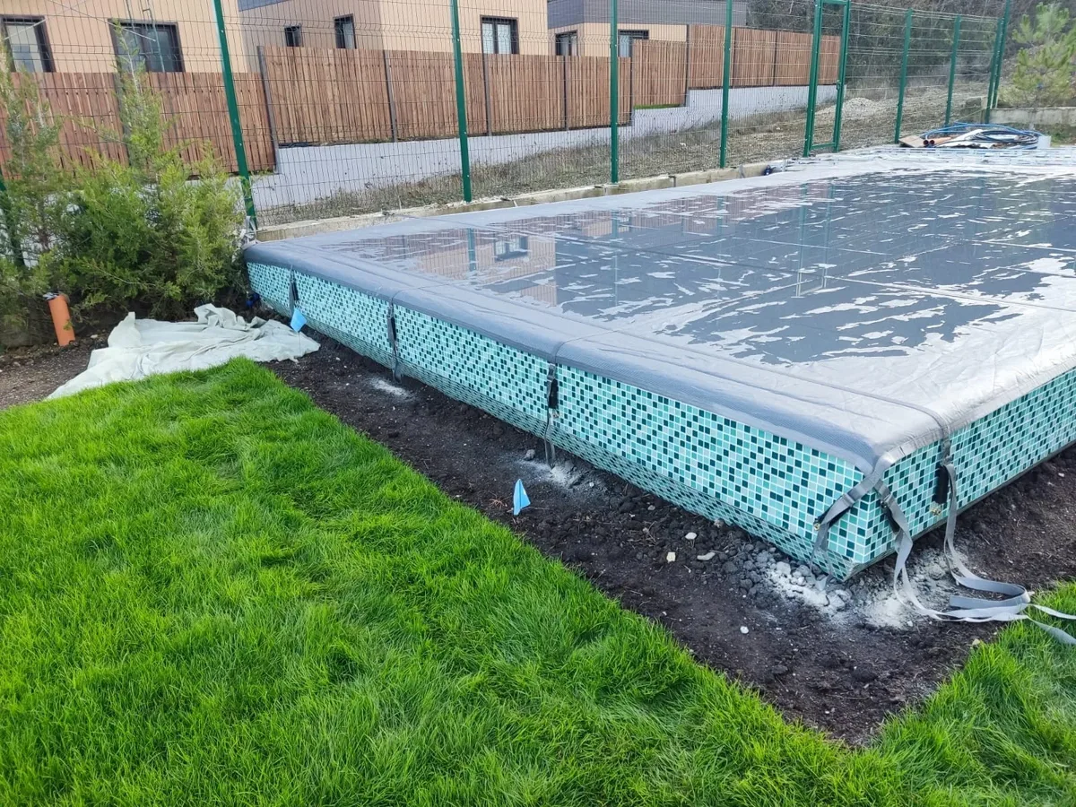 Батутное покрывало на бассейне в Вологде